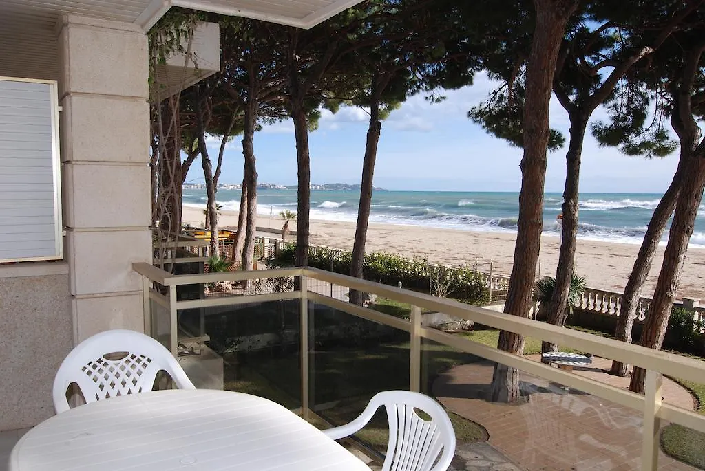 Zeus Versailles Cambrils 0*,
