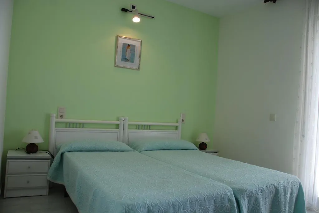 Zeus Versailles Cambrils 0*,